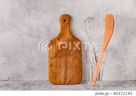 Kitchen utensils for eating and cooking. 80372185