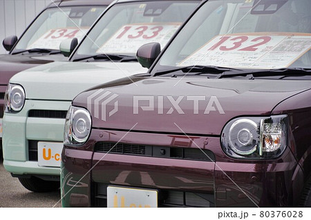 中古車イメージ 自動車販売店に並ぶ車 中古車イメージ 自動車販売店に並ぶ車 80376028
