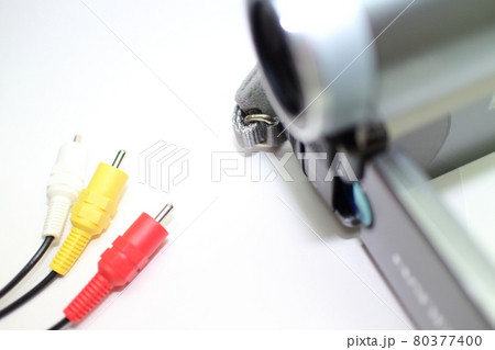 上から見たビデオカメラとビデオ端子 80377400