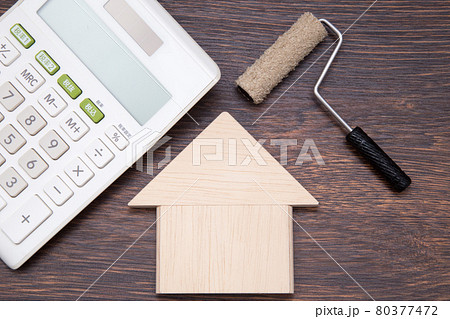 住宅の外壁塗装工事の費用　相場イメージ 80377472