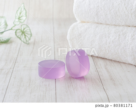 入浴イメージ ラベンダー石鹸 入浴イメージ ラベンダー石鹸 80381171