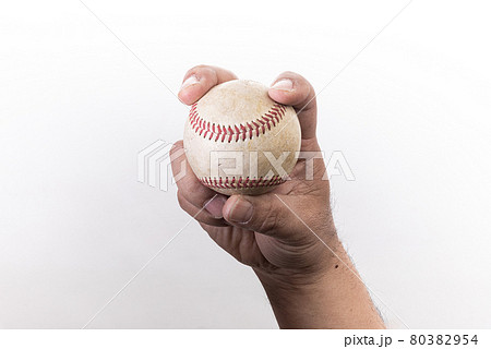 一流野球選手の多彩な投球術とボールの握り方 80382954