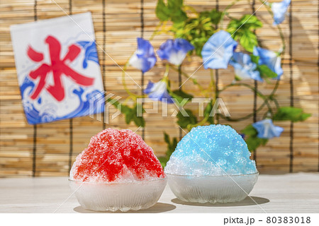 かき氷　イチゴ　ブルーハワイ　夏イメージ 80383018