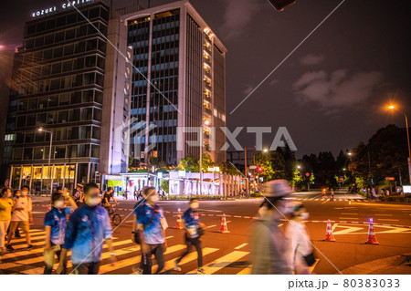 日本の東京都市景観 23日、国立競技場周辺では大規模な交通規制…＝7月23日、青山一丁目の交差点 80383033