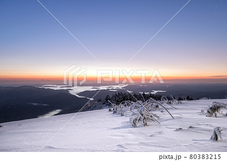 兵庫県最高峰、氷ノ山　山頂の夜明け（兵庫県養父市大屋町横行）※作品コメント欄に撮影位置 80383215