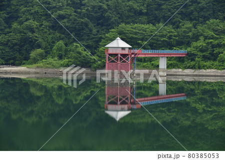 夏の北海道北斗市上磯ダムの風景を撮影 80385053
