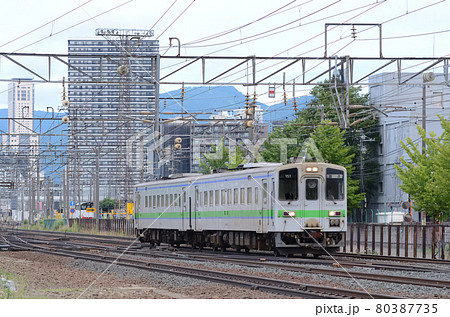 千歳線を昼間に唯一走破する東室蘭行き気動車普通列車 千歳線を昼間に唯一走破する東室蘭行き気動車普通列車 80387735