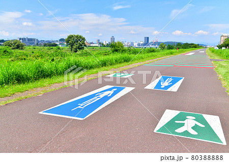 多摩川サイクリングロード/関戸橋方面を望む(東京都府中市)【2021.7】 多摩川サイクリングロード/関戸橋方面を望む(東京都府中市)【2021.7】 80388888