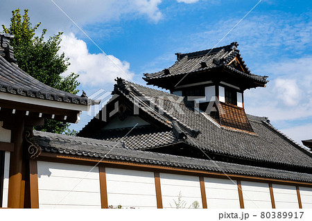 愛知県名古屋市 真宗大谷派名古屋別院 お茶所と太鼓楼 80389917