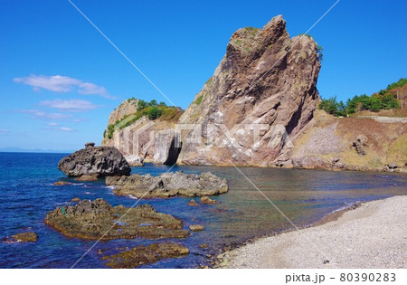 青森県佐井村　願掛岩（女岩と男岩） 80390283