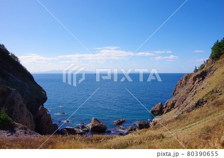 青森県佐井村　がんかけ公園から松前半島方面を望む 80390655