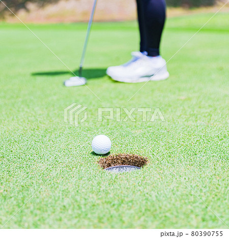 ゴルフ グリーン パッティング 【 アウトドア スポーツ の イメージ】 ゴルフ グリーン パッティング 【 アウトドア スポーツ の イメージ】 80390755