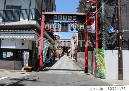 西新井大師の参道 東京都 足立区 西新井大師の参道 東京都 足立区 80394175