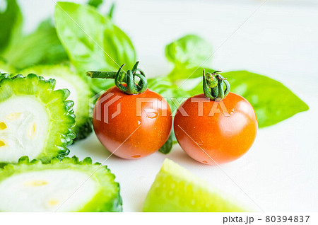 みずみずしい夏野菜 みずみずしい夏野菜 80394837