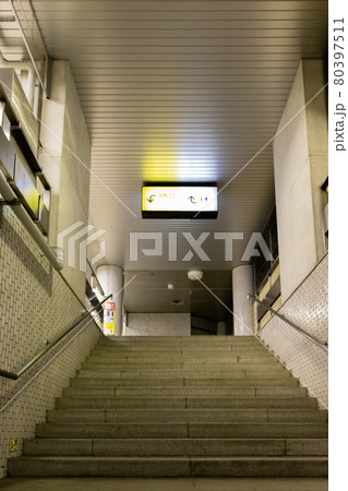 東成田駅 階段 東成田駅 階段 80397511