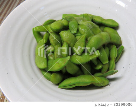 枝豆を塩ゆでで 枝豆を塩ゆでで 80399006