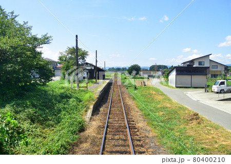 2020年夏の山形鉄道フラワー長井線と車窓からの風景 80400210