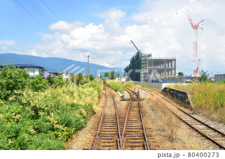 2020年夏の山形鉄道フラワー長井線と車窓からの風景 80400273
