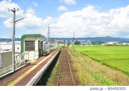 2020年夏の山形鉄道フラワー長井線と車窓からの風景 80400303