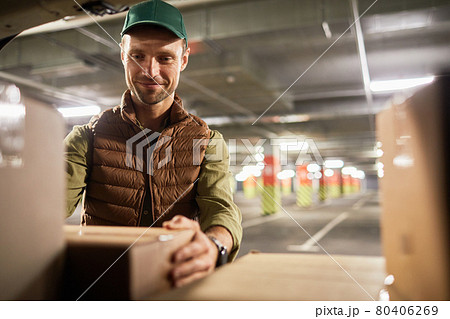 Smiling Delivery Worker Loading Van Smiling Delivery Worker Loading Van 80406269