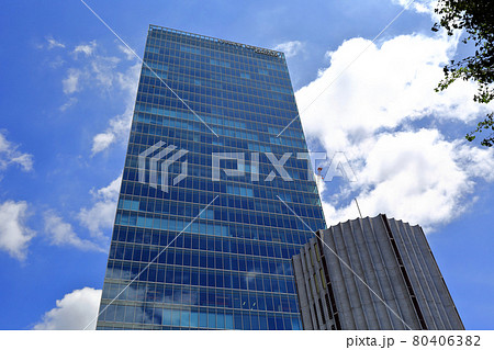 東京　丸の内の都市風景　パシフィックセンチュリープレイス丸の内 80406382