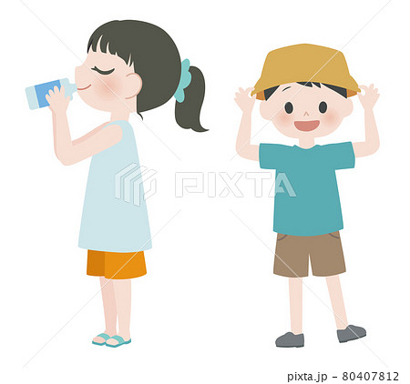 ペットボトルの水を飲む女の子と帽子をかぶった男の子のイラスト素材
