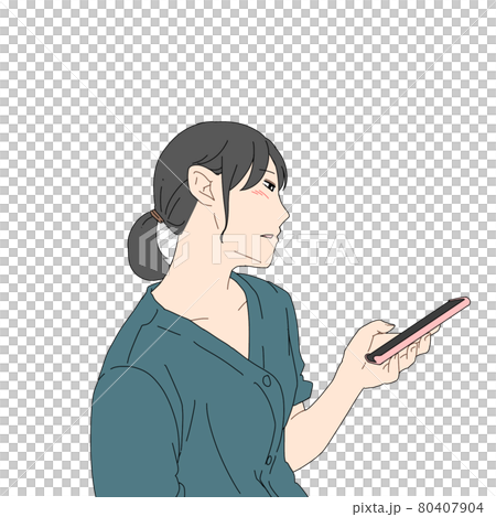 一個女人看著她的手機 一個女人看著她的手機 80407904