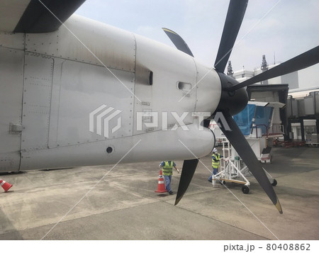 大阪国際空港の飛行機と専用車両、楽しい夏休み、帰省ラッシュ、新型コロナ自粛、ワクチン接種 大阪国際空港の飛行機と専用車両、楽しい夏休み、帰省ラッシュ、新型コロナ自粛、ワクチン接種 80408862