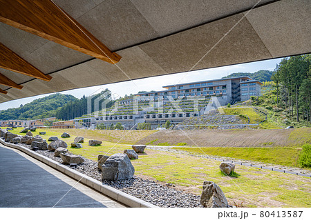 晴れの日の朝のVISON 80413587