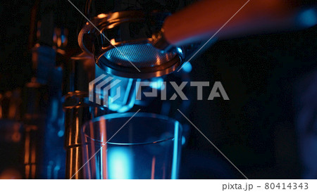 Pour espresso rom bottomless portafilter with neon light 80414343