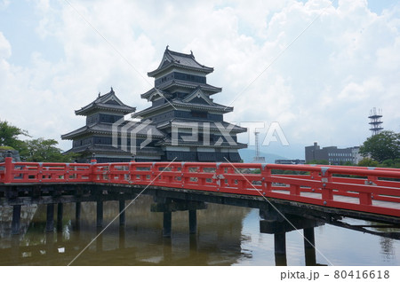 松本城 晴天 80416618