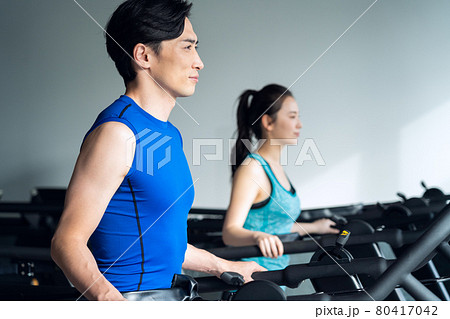 フィットネス　スポーツジム　ランニング　トレーニング　エクササイズ 80417042