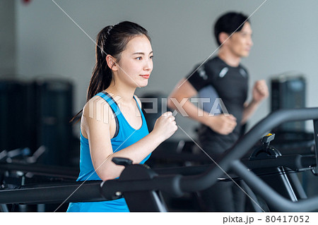 フィットネス　スポーツジム　ランニング　トレーニング　エクササイズ 80417052