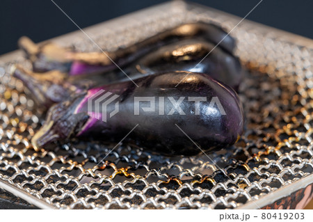 七輪と備長炭で焼く、焼きなす 80419203