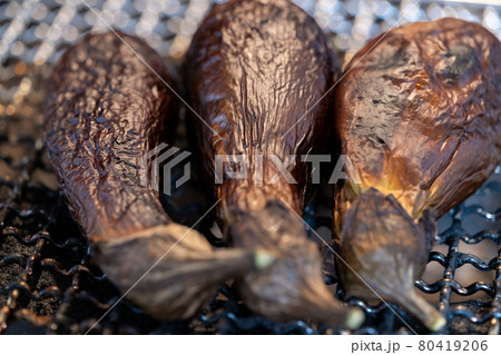 七輪と備長炭で焼く、焼きなす 80419206