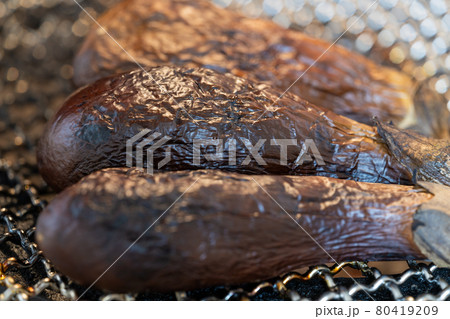 七輪と備長炭で焼く、焼きなす 80419209