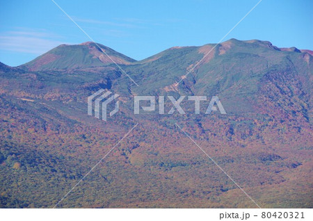 青森県 紅葉時期の八甲田山（八甲田大岳・井戸岳・赤倉岳）の写真素材