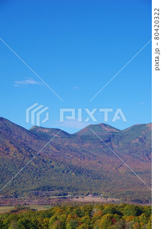 青森県　紅葉時期の八甲田山（小岳・八甲田大岳） 80420322