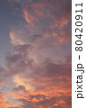 パステルカラーの夕焼け空 80420911