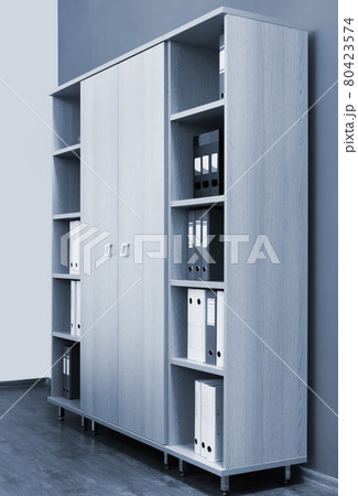 bookcase with folders 80423574