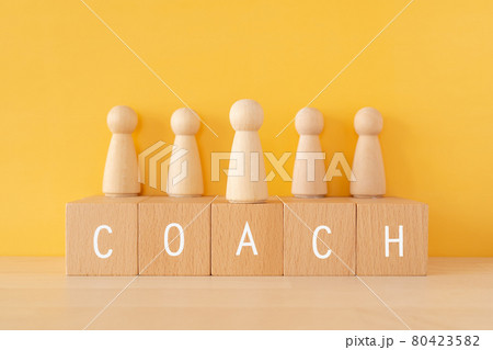 コーチ|「COACH」と書かれた積み木と人形 コーチ|「COACH」と書かれた積み木と人形 80423582