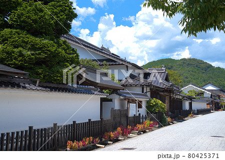 夏の終わりの大原宿 本陣のある風景 岡山県美作市 夏の終わりの大原宿 本陣のある風景 岡山県美作市 80425371