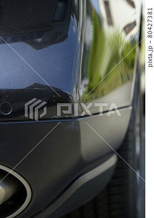 車のバンパーにできた擦り傷 車のバンパーにできた擦り傷 80427381