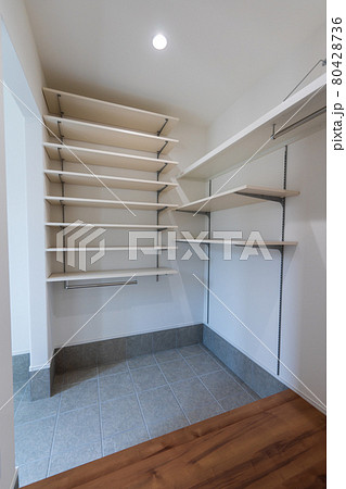 導線を考えたシューズクローク 80428736