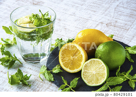 ライムとレモンとライムスカッシュ 80429101