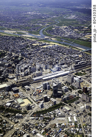 富山駅付近を空撮 80430368