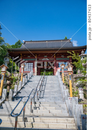 武蔵御嶽神社随身門 80437413