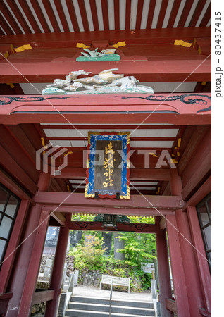 武蔵御嶽神社随身門 80437415