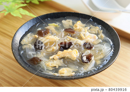 春雨と生きくらげの中華スープ 80439916