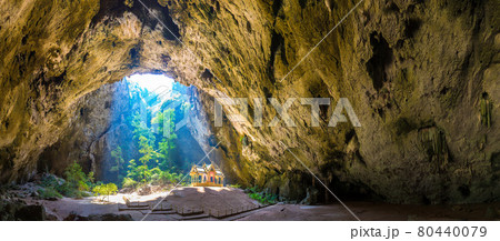 Royal pavilion in Phraya Nakorn cave 80440079
